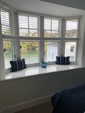 2 bedrooms, iron/ironing board, travel cot, free WiFi