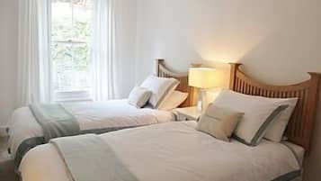 2 bedrooms, iron/ironing board, travel cot, free WiFi