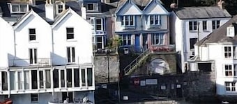 Out Of The Blue 'Er En Renoveret Riverside Cottage Med Superb River Views
