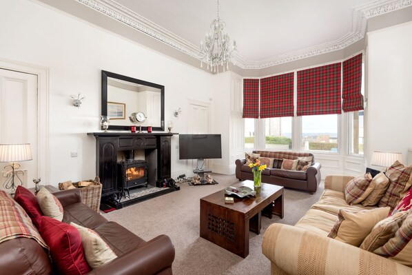 Smart TV, fireplace, Netflix, DVD player - "Fraser's", Marine Lodge, Big 2 Bed, Ground Floor, Parking, "Fore" Golfers Too ! (North Berwick)