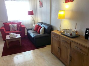 تلفزيون ذكي، ألعاب فيديو، مشغل دي في دي، كُتُب