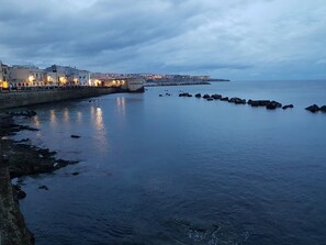 Beach - Apartment in the historic center of the island of Ortigia. Fast WiFi-smart working (Siracusa)
