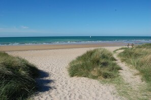 Beach - Ideally located nice 2 rooms - Stunning sea view  (Courseulles-Sur-Mer)