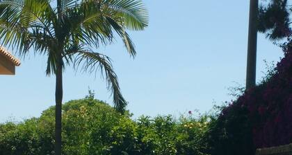 Kaunis asunto huvilassa uima-altaalla Syracuse