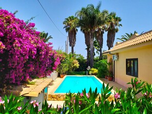 Outdoor pool - Beautiful apartment in a villa with swimming pool  in Syracuse (Siracusa)