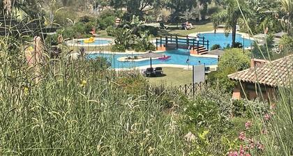 Ilmainen golf, tennis, melatennis, kuntosali, 4 uima-allasta, myös lämmitetty