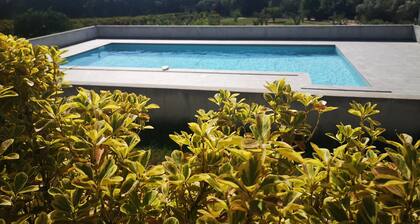maison climatisĂ©e avec piscine au cĆur du vignoble corse sans vis a vis calme.