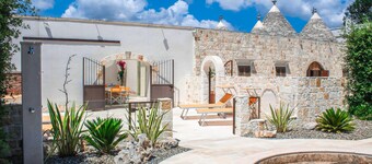 Large Luxury Trullo, Private HEATED Pool, Air Con and 90m2 Games Room