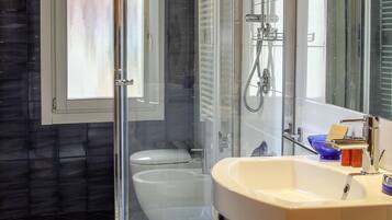 Shower, hair dryer, bidet, towels