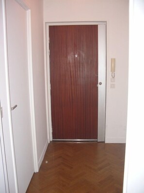 Interior - Paris: Le Havre-Vincennes, at the gates of Paris (Vincennes)