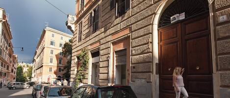 Parkplätze auf dem Gelände