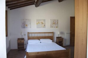 3 chambres, fer et planche à repasser, Wi-Fi gratuit, draps fournis