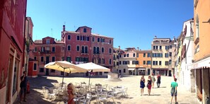 Outdoor dining - In the heart of Venice (Venise)