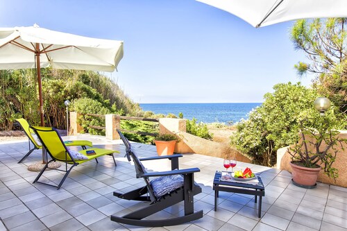 Villa on the shore of the Sorso marina, 3 bedrooms, veranda overlooking the sea, garden