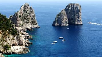 Una spiaggia nelle vicinanze