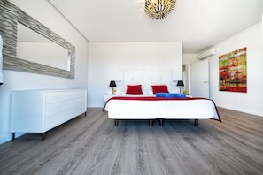 4 bedrooms, in-room safe, desk, iron/ironing board