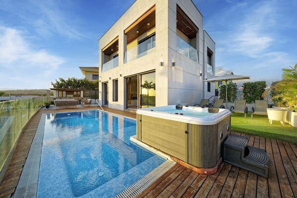 Outdoor pool, a heated pool