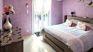 6 habitaciones, tabla de planchar con plancha, cuna de viaje y wifi