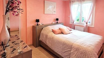 6 bedrooms, iron/ironing board, travel crib, WiFi