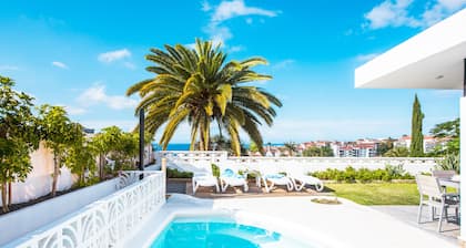 Sea & Puerto Views, 1. 2 km de la playa Martianez, wi-fi gratuito, limpieza semanal incd