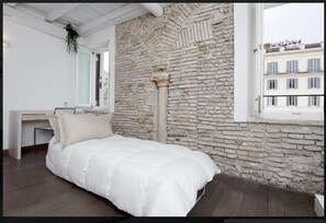 Desk, iron/ironing board, WiFi, bed sheets