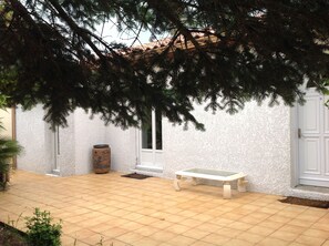 Terrace/patio - La Salvetat Saint Gilles: House / Villa - LA SALVETAT ST GILLES (La Salvetat-Saint-Gilles)