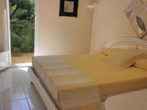 Room - La Salvetat Saint Gilles: House / Villa - LA SALVETAT ST GILLES (La Salvetat-Saint-Gilles)