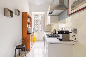 Fridge, microwave, stovetop, dishwasher