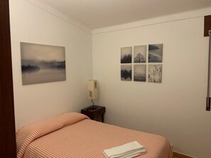 4 habitaciones, tabla de planchar con plancha y wifi gratis 