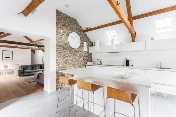 Interior - Owl Barn Great Brecon Beacons views A stylish modern barn conversion for 5. (Llandovery)
