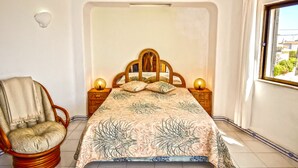 Room - "Casa Júlia" - Beach, restaurants and everything at your fingertips! (Carvoeiro)