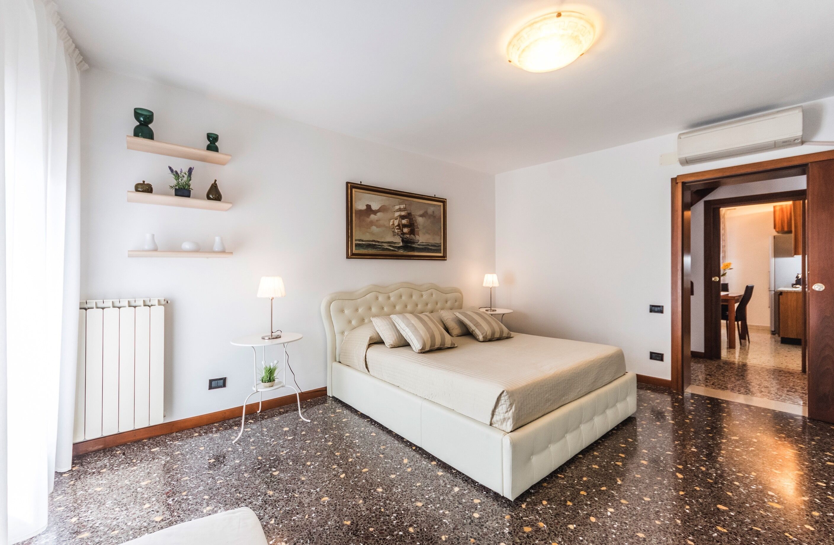 2 bedrooms, in-room safe, iron/ironing board, free WiFi