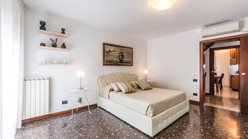 2 bedrooms, in-room safe, iron/ironing board, free WiFi