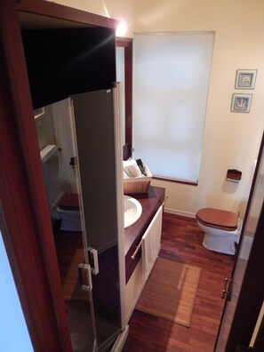 Doccia, asciugacapelli, bidet, asciugamani