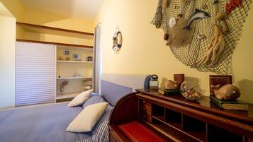 3 bedrooms, in-room safe, free WiFi, bed sheets