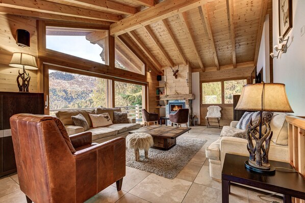 TV, fireplace, DVD player, stereo