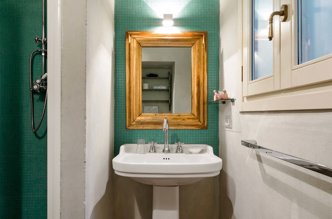 Duschwanne, Haartrockner, Bidet, Handtücher