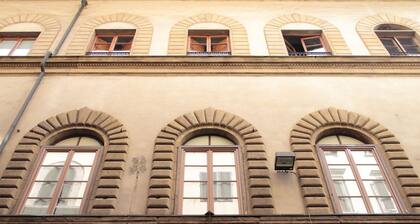 Kaunis asunto kaikilla mukavuuksilla 2. kerroksessa, Firenzen keskustassa.
