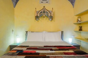 2 habitaciones, escritorio, tabla de planchar con plancha y wifi gratis 