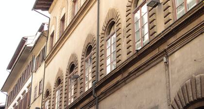 Kaunis asunto kaikilla mukavuuksilla 2. kerroksessa, Firenzen keskustassa.