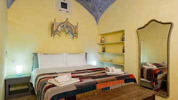 2 camere, una scrivania, ferro/asse da stiro, Wi-Fi gratuito