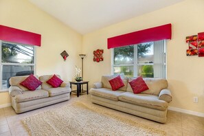 Smart-TV, Videospiele, DVD-Player, Tischfußball