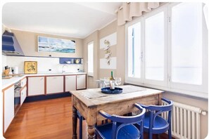 Dining - Beautiful villa overlooking the sea (Riomaggiore frazione Manarola)