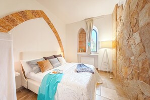 6 slaapkamers, een strijkplank/strijkijzer, gratis wifi, beddengoed