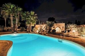 2 indoor pools