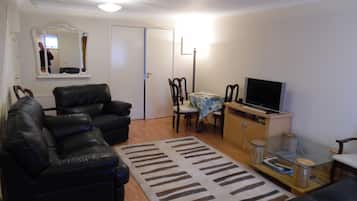 Télévision, lecteur de DVD, vidéothèque, chaîne hi-fi