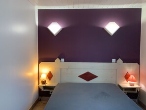 3 camere, una scrivania, ferro/asse da stiro, Wi-Fi gratuito