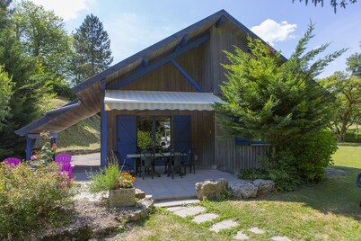 Very beautiful 3* Cottage on the riverside, quiet in a green setting