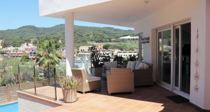 Grande villa avec piscine privée dans le centre de Canet de Mar