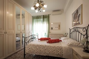 2 bedrooms, desk, iron/ironing board, travel cot - Marvelous apartment center of Rome 100 metres from St. Peter's Square Free Wifi  (Roma)